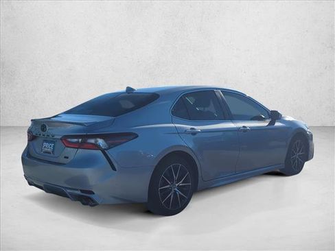 Used 2024 Toyota Camry SE image 5