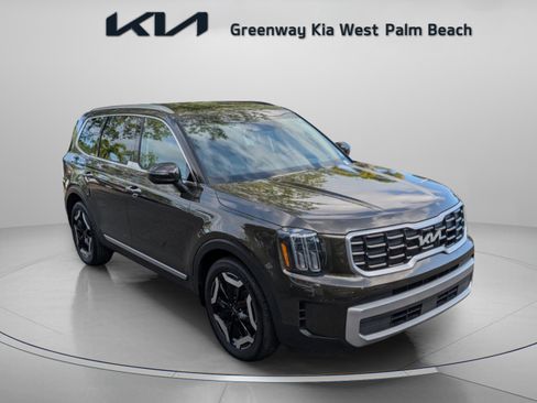 Certified 2023 Kia Telluride S w/ S Sunroof Package image 2