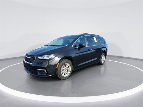 Used 2022 Chrysler Pacifica Touring-L image 4