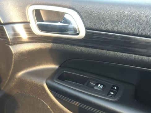 Used 2021 Jeep Grand Cherokee Laredo AWD/4WD image 27
