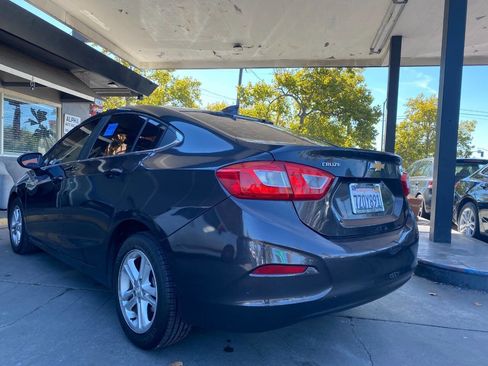 Used 2017 Chevrolet Cruze LT w/ Convenience Package image 6