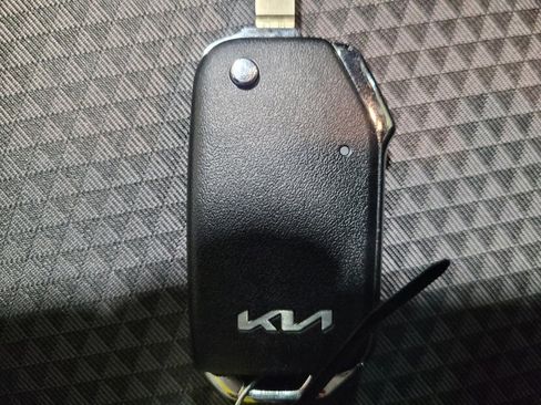 Used 2025 Kia Soul LX FWD image 32