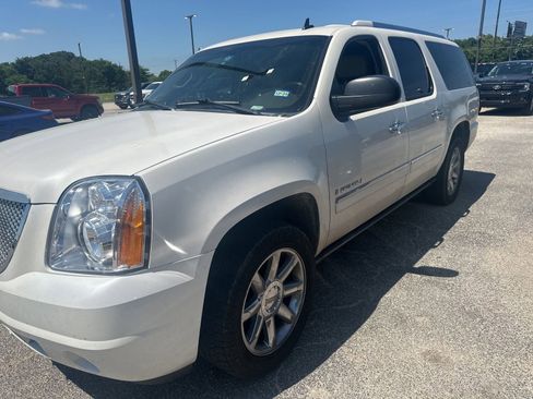 Used 2009 GMC Yukon XL Denali AWD/4WD image 9