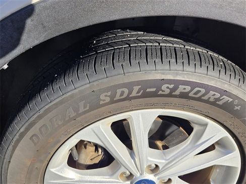 Used 2019 Ford Escape SE image 6