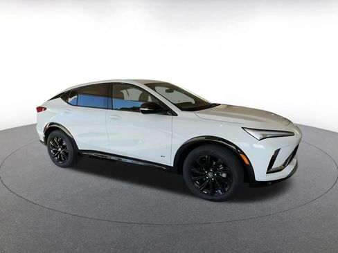 Used 2025 Buick Envista Sport Touring image 2