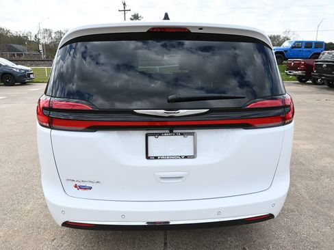 New 2026 Chrysler Pacifica Select image 30