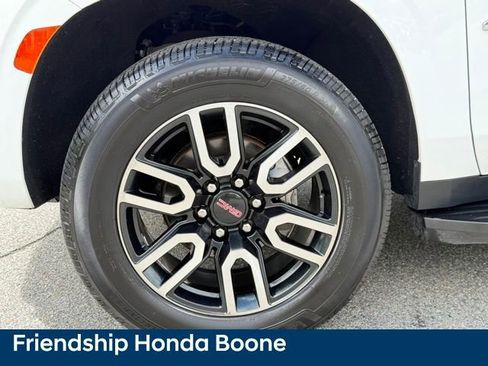 Used 2022 GMC Yukon XL AT4 w/ Technology Package AWD/4WD image 9