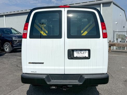 New 2025 Chevrolet Express 3500 w/ Driver Convenience Package RWD image 12