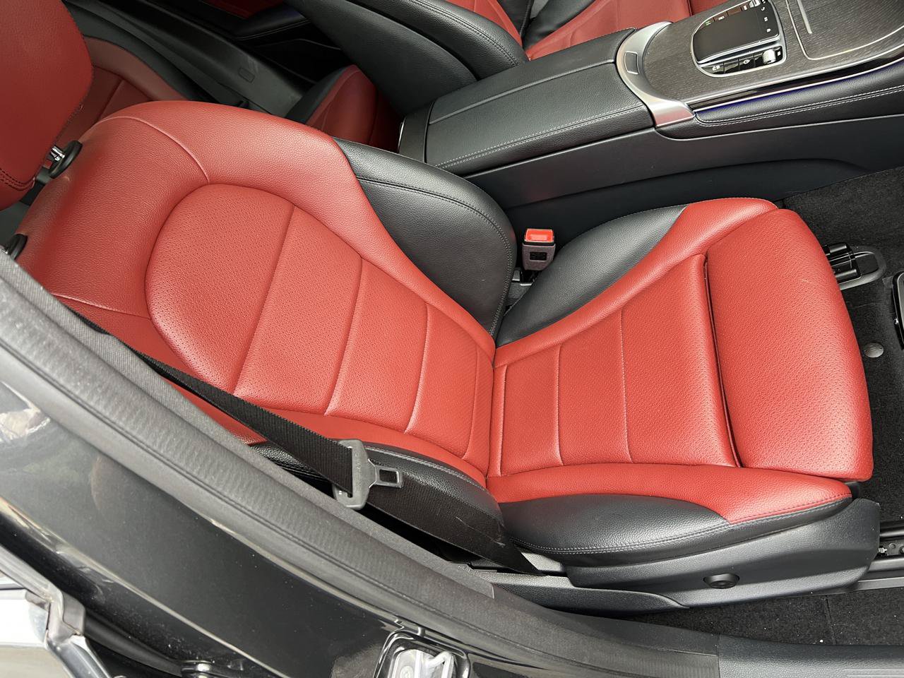 Used 2020 Mercedes-Benz GLC 300 4MATIC w/ AMG Line image 18