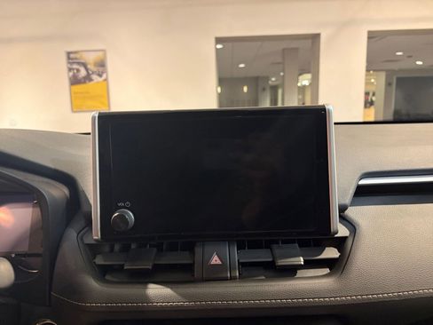 Used 2025 Toyota RAV4 XLE image 18