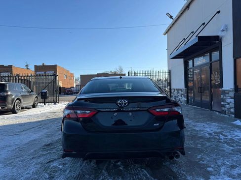 Used 2021 Toyota Camry SE image 5