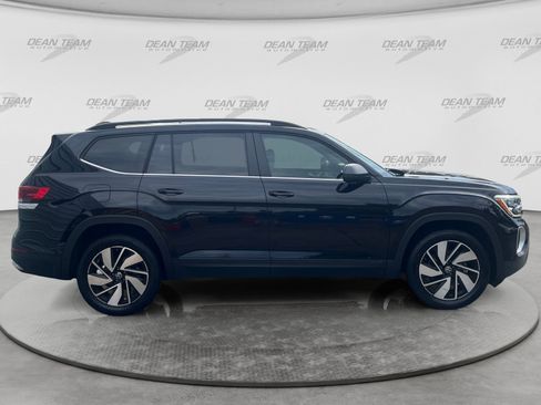 Used 2024 Volkswagen Atlas SE w/ Panoramic Sunroof Package AWD/4WD image 8