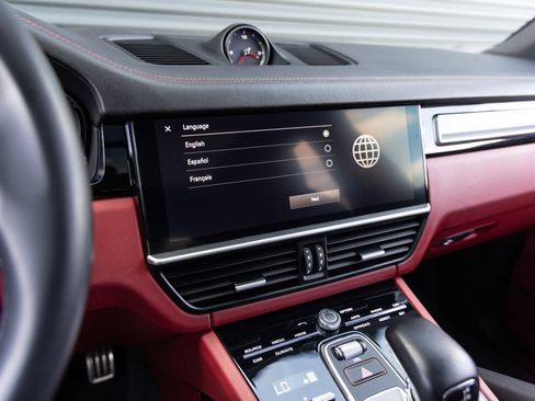 Certified 2023 Porsche Cayenne S Platinum AWD/4WD image 15