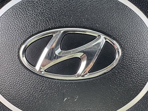 Used 2023 Hyundai Elantra Limited w/ Winter Weather Package image 31