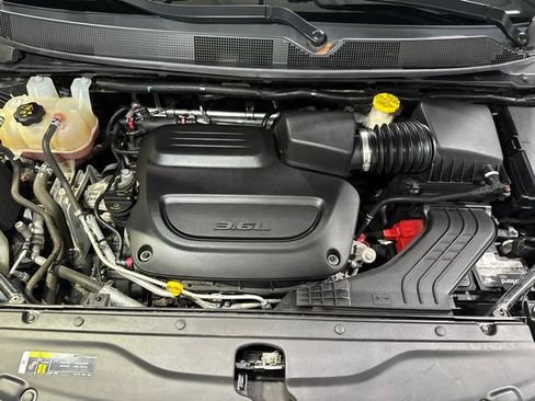 Used 2020 Chrysler Voyager LX FWD image 8