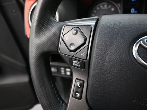 Used 2017 Toyota Tacoma TRD Sport w/ Tow Package image 6