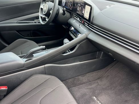 Used 2024 Hyundai Elantra SEL image 16