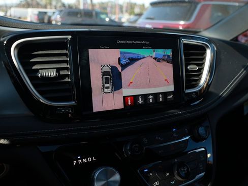 New 2026 Chrysler Pacifica Limited image 19