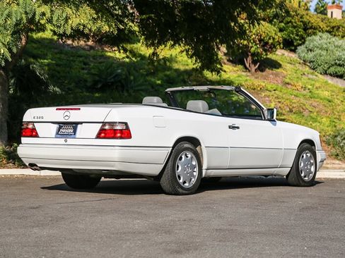 Used 1995 Mercedes-Benz E 320 Convertible image 23