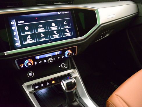 Certified 2025 Audi Q3 2.0T Premium w/ Convenience Package image 17