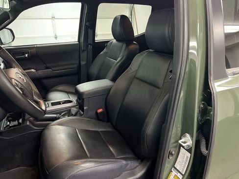 Used 2022 Toyota Tacoma TRD Sport w/ TRD Premium Sport Package AWD/4WD image 20