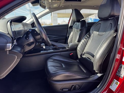 Used 2024 Hyundai Elantra Limited image 29