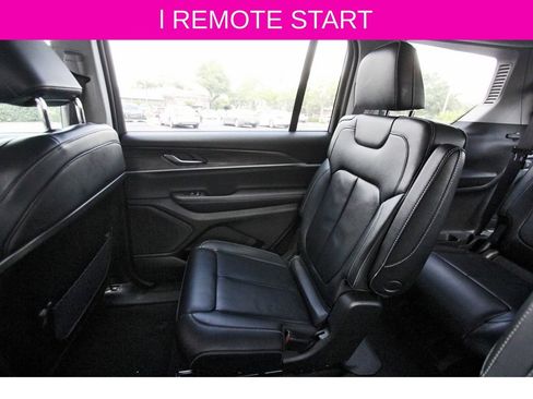Used 2023 Jeep Grand Cherokee L Limited w/ Black Appearance Package AWD/4WD image 12
