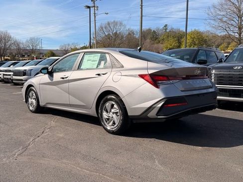 New 2026 Hyundai Elantra SE image 5