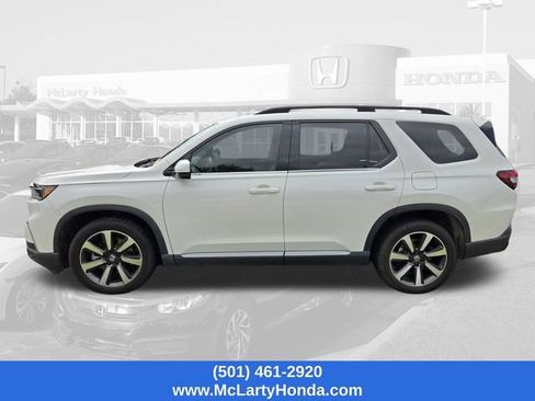 Used 2025 Honda Pilot Touring image 7