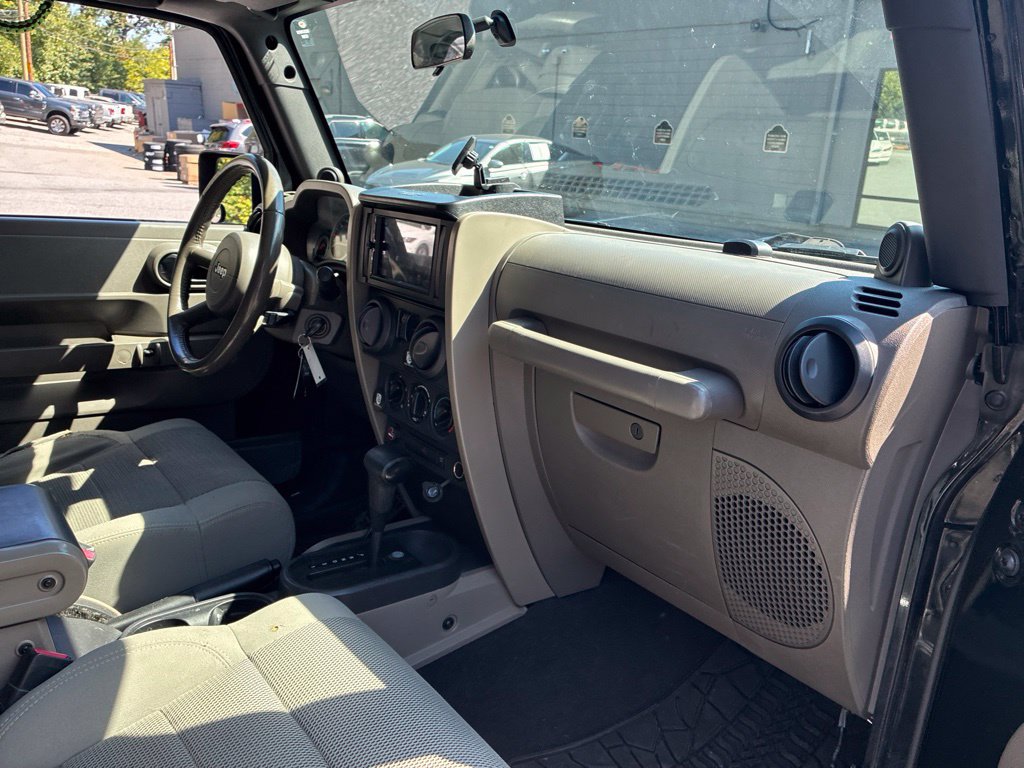 Used 2007 Jeep Wrangler Sahara w/ Dual Top Group AWD/4WD image 19
