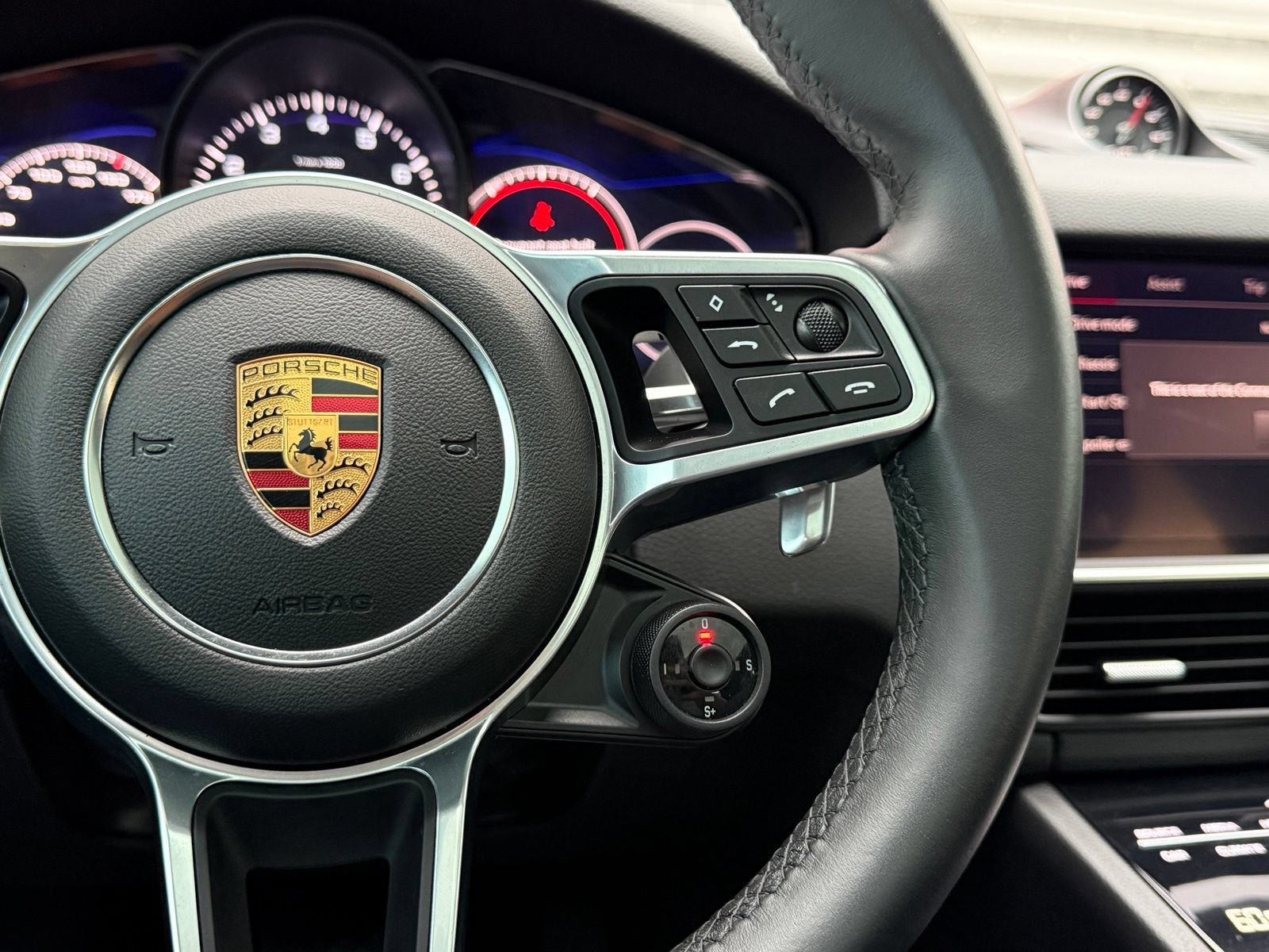 Used 2022 Porsche Cayenne Coupe AWD/4WD image 29