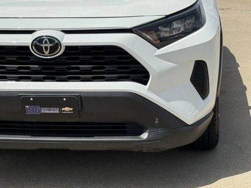 Used 2022 Toyota RAV4 LE AWD/4WD image 10
