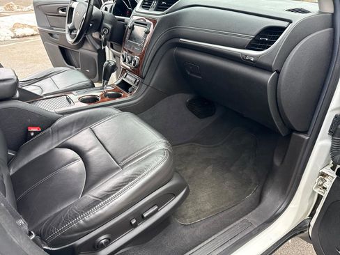 Used 2014 Chevrolet Traverse LT image 32