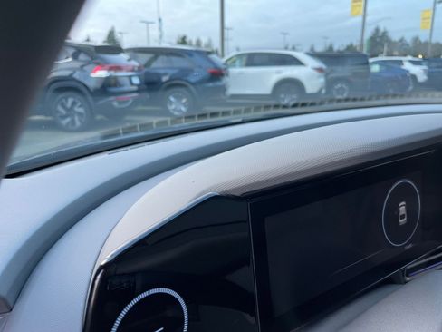 Used 2025 Hyundai Elantra SEL image 35