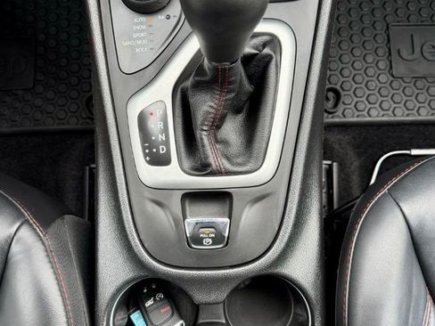 Used 2017 Jeep Cherokee Trailhawk w/ Comfort/Convenience Group AWD/4WD image 29
