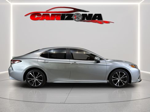 Used 2019 Toyota Camry SE FWD image 4