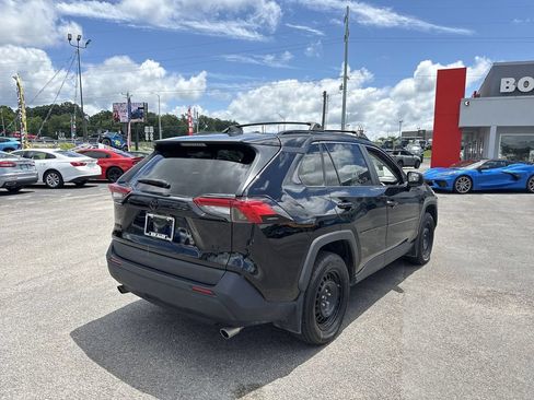 Used 2021 Toyota RAV4 LE AWD/4WD image 13