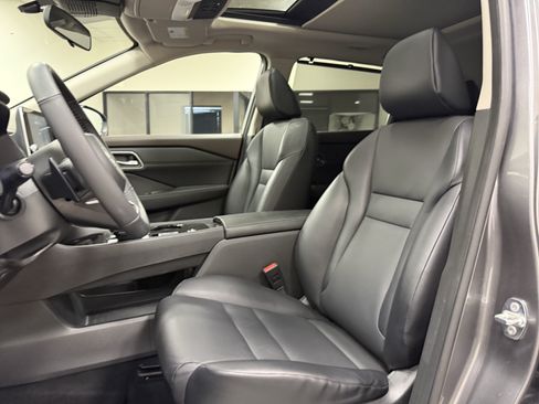 Used 2021 Nissan Rogue SV w/ Premium Package FWD image 12