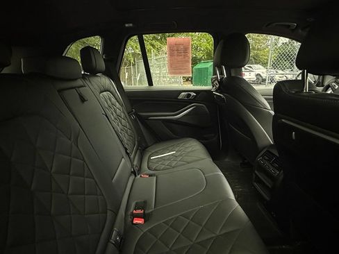 Used 2024 BMW X5 xDrive40i w/ Premium Package AWD/4WD image 5