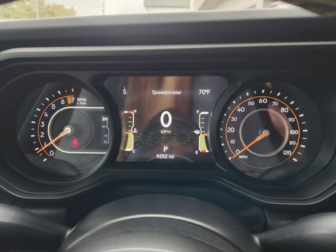 Used 2025 Jeep Gladiator Sport image 15