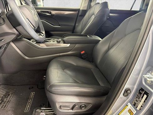 Used 2021 Toyota Highlander Limited AWD/4WD image 11