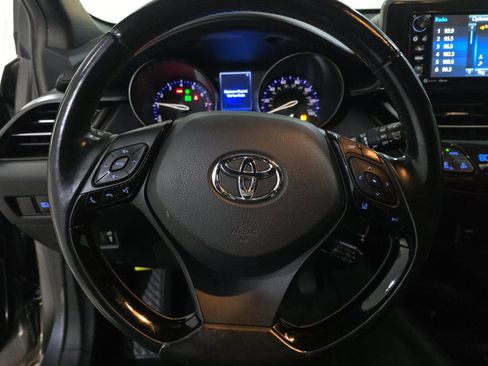Used 2018 Toyota C-HR XLE image 6