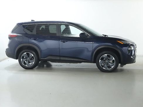Used 2024 Nissan Rogue SV FWD image 11