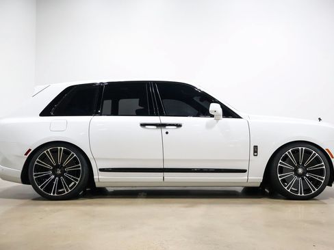 Used 2025 Rolls-Royce Cullinan Black Badge AWD/4WD image 92