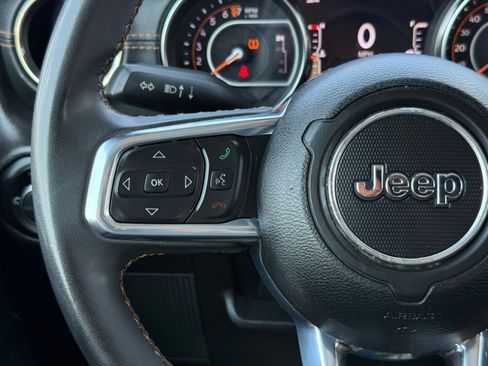 Used 2023 Jeep Gladiator Overland AWD/4WD image 17