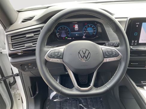Used 2024 Volkswagen Atlas Cross Sport SE FWD image 15