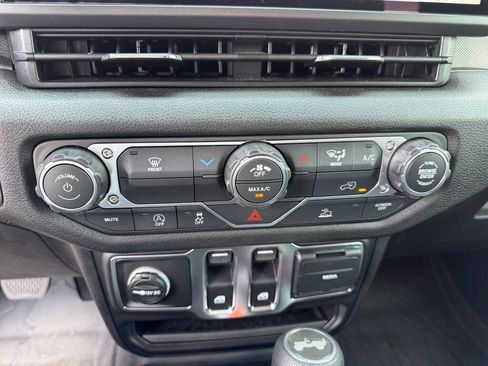 Used 2026 Jeep Wrangler Sport AWD/4WD image 28