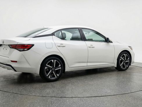 Used 2025 Nissan Sentra SV image 9