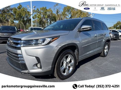 Used 2017 Toyota Highlander Limited image 7