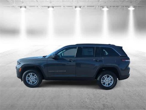 New 2025 Jeep Grand Cherokee Laredo image 5